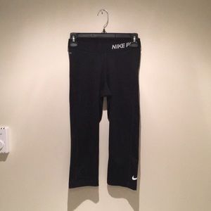Nike Women’s Crop Leggings